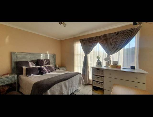 2 BEDROOM TOWNHOUSE FOR SALE IN WINCHESTER HILLS